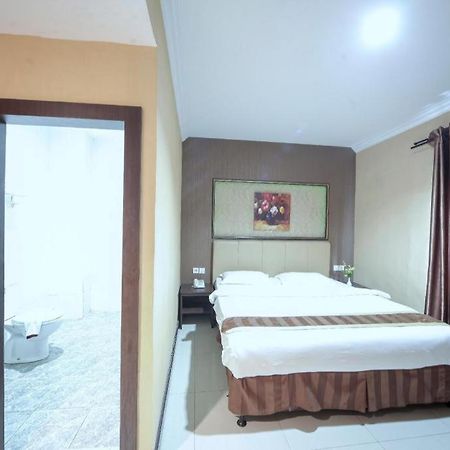 New Hollywood Hotel Pekanbaru Dış mekan fotoğraf
