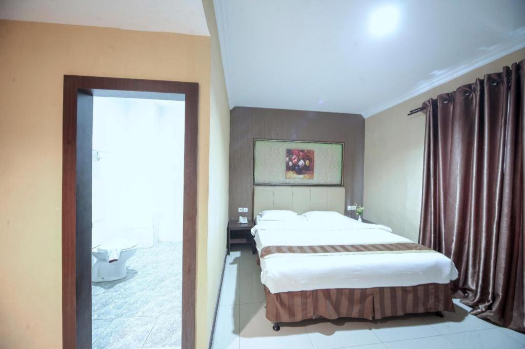New Hollywood Hotel Pekanbaru Dış mekan fotoğraf