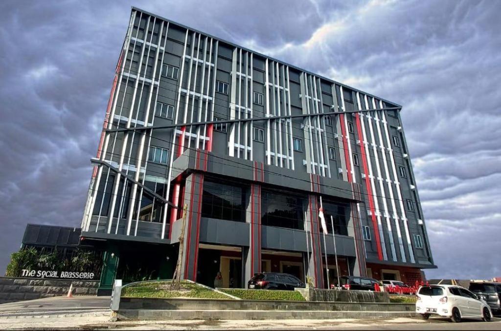 New Hollywood Hotel Pekanbaru Dış mekan fotoğraf