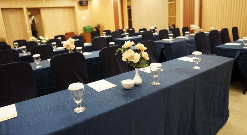 New Hollywood Hotel Pekanbaru Dış mekan fotoğraf