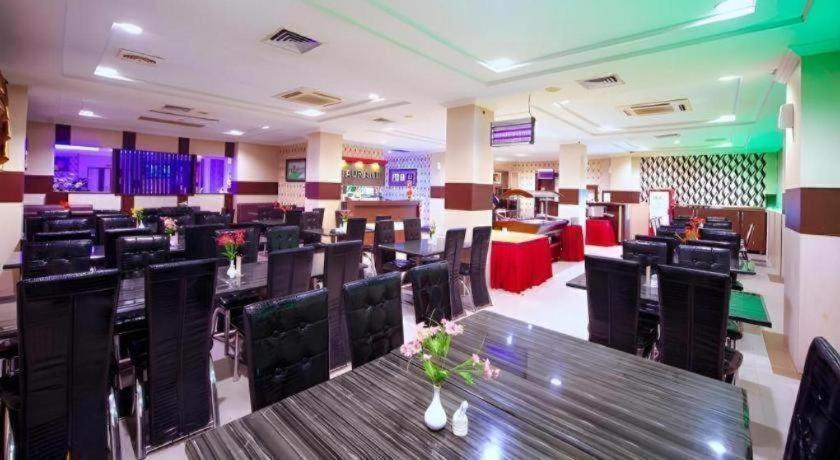New Hollywood Hotel Pekanbaru Dış mekan fotoğraf