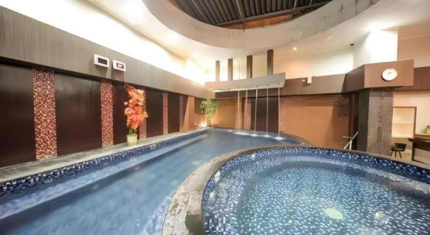 New Hollywood Hotel Pekanbaru Dış mekan fotoğraf