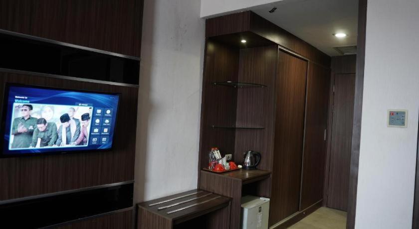 New Hollywood Hotel Pekanbaru Dış mekan fotoğraf