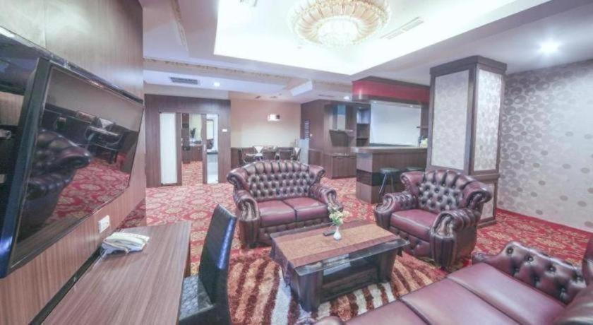 New Hollywood Hotel Pekanbaru Dış mekan fotoğraf