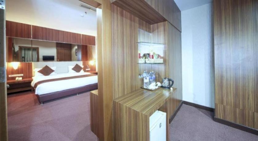 New Hollywood Hotel Pekanbaru Dış mekan fotoğraf
