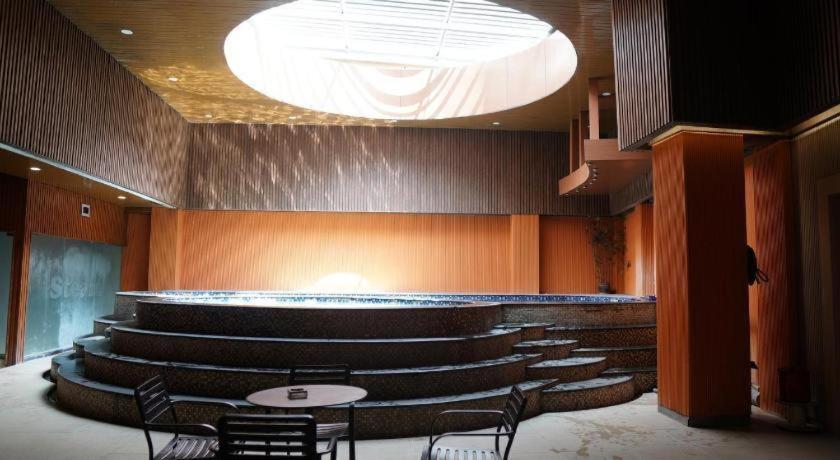 New Hollywood Hotel Pekanbaru Dış mekan fotoğraf