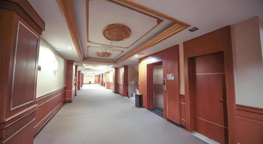 New Hollywood Hotel Pekanbaru Dış mekan fotoğraf