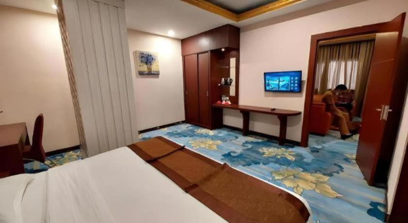 New Hollywood Hotel Pekanbaru Dış mekan fotoğraf